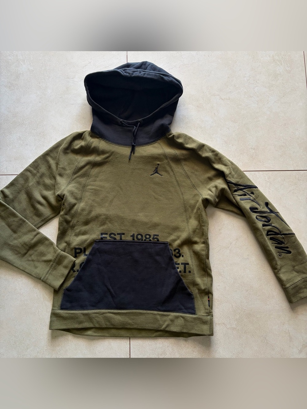 Jordan Men's Olive Green and Black Pullover Hoodie (Medium)